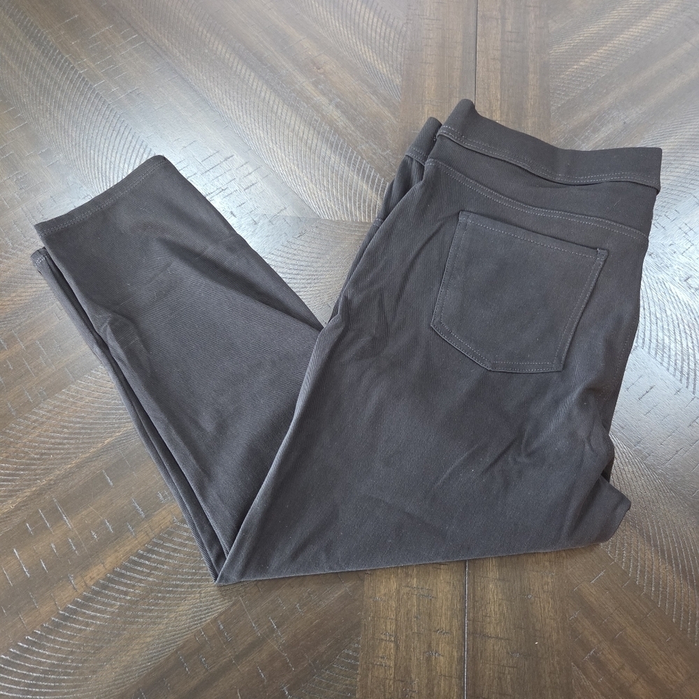 Black Capri Jeggings XXL (20) Fitted Stretch Pull-On Back Pockets Plus Size New - Picture 3 of 11